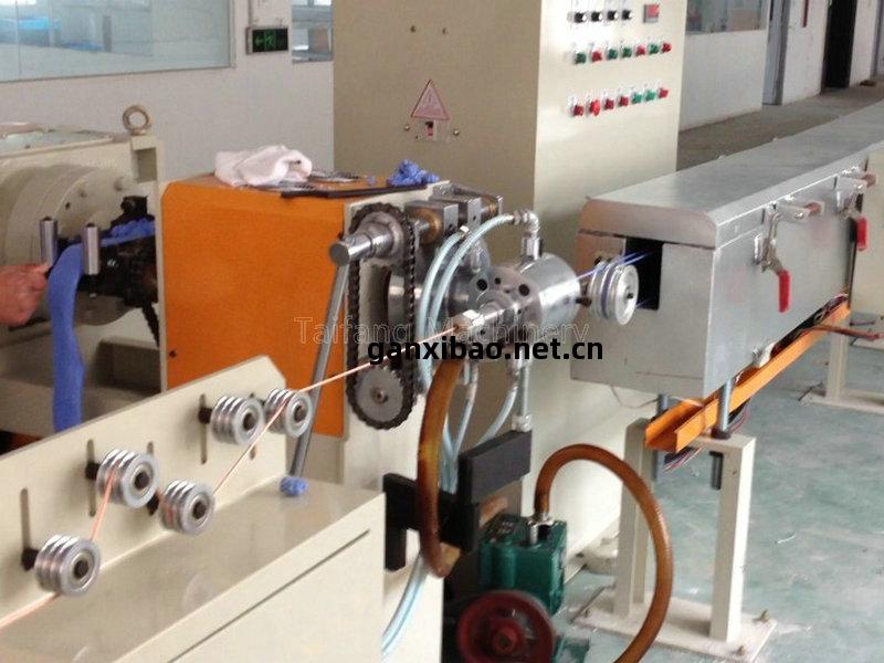 矽(gui)膠(jiao)線押(ya)出(chu)機