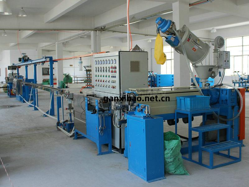 低(di)煙無鹵(lu)押出機(ji)