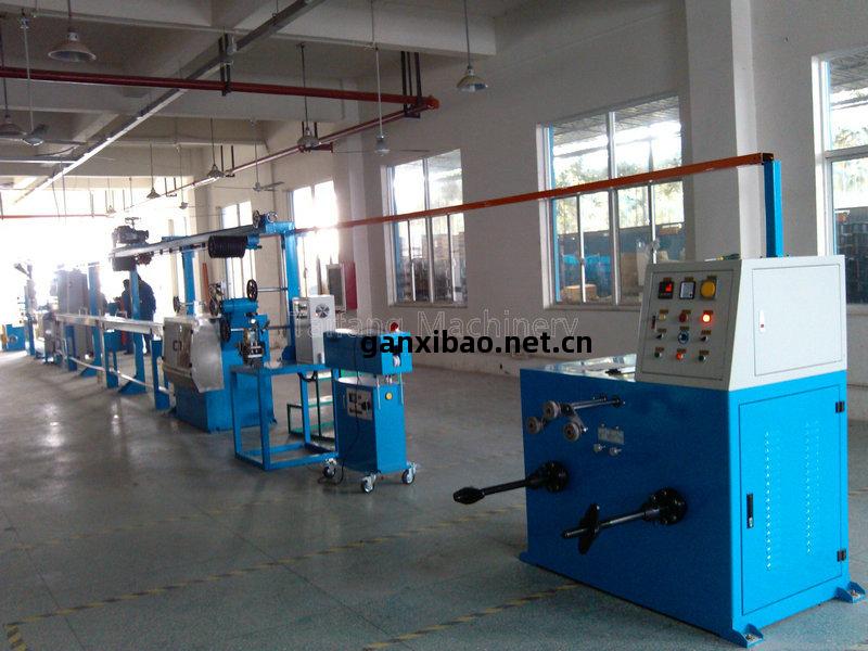 70+35型PLC電(dian)腦式(shi)高速(su)押(ya)出機(ji)