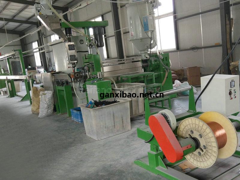 70+45型(xing)PLC電(dian)腦(nao)式(shi)高(gao)速押(ya)出(chu)機