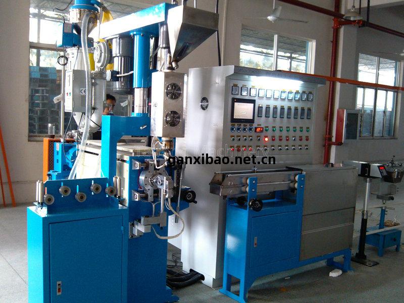 50型芯(xin)線(xian)押(ya)出機