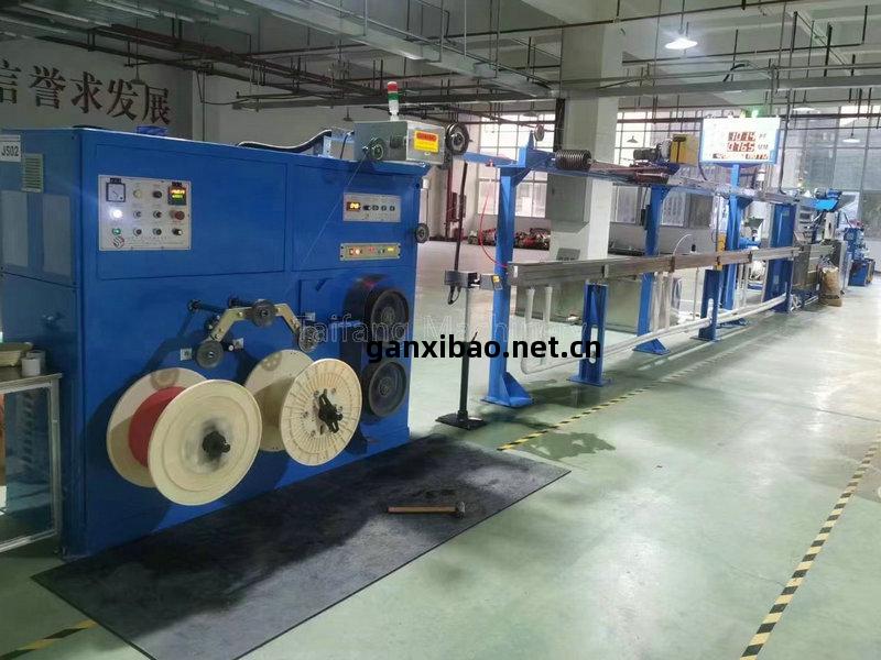 35型芯(xin)線(xian)押(ya)出機